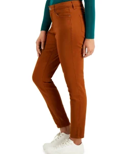 Women's Solid Tapered-Leg Jeans